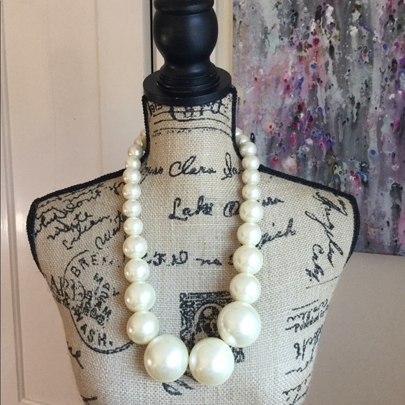 One-of-a-kind Pearl Necklace with Gold Accents - Picture 5 of 7